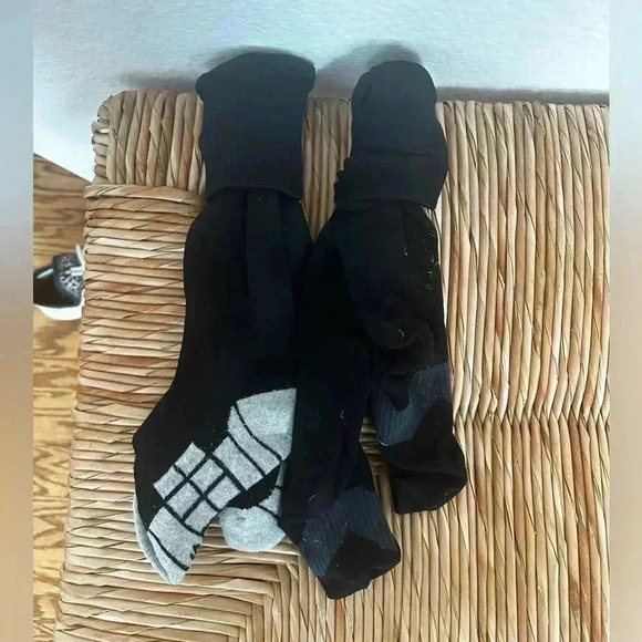 Size 4.5: Nike Kids' Tiempo Soccer Cleats + Size Small Shinguards + Socks Bundle - Picture 4 of 5